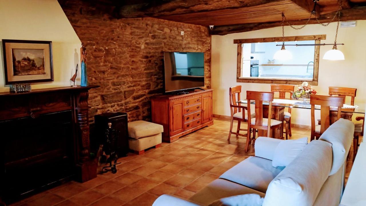 La Casona De Sarria Hostel Bagian luar foto