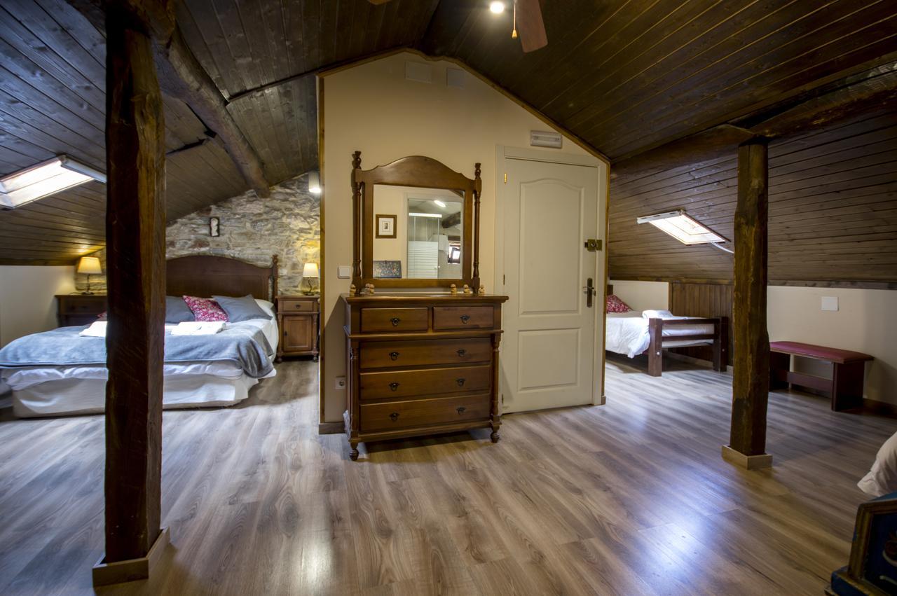 La Casona De Sarria Hostel Bagian luar foto