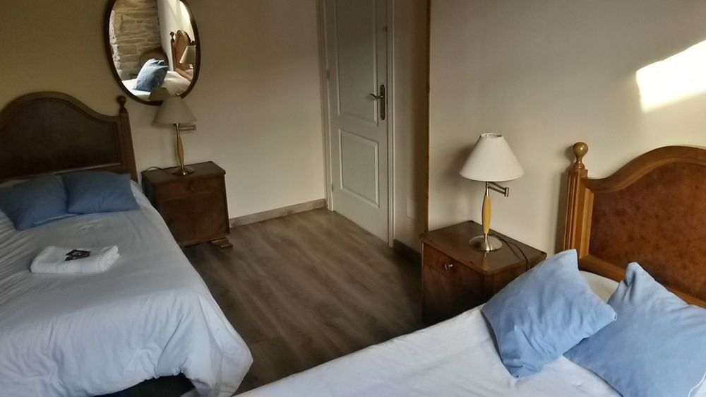 La Casona De Sarria Hostel Bagian luar foto
